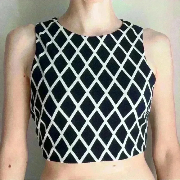 Forever 21  Women’s Diamond Pattern Black White Party Cute Crop Top Small - Picture 2 of 9